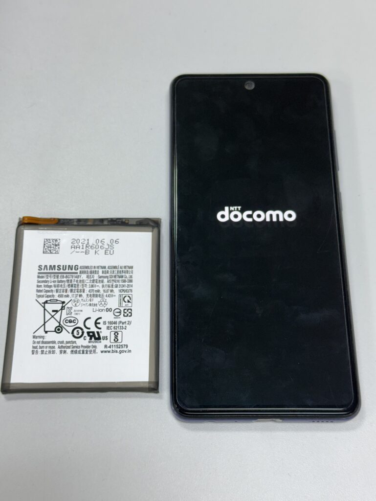30分でバッテリー交換が完了し、正常に起動・表示されるようになったGalaxy A52 5G。