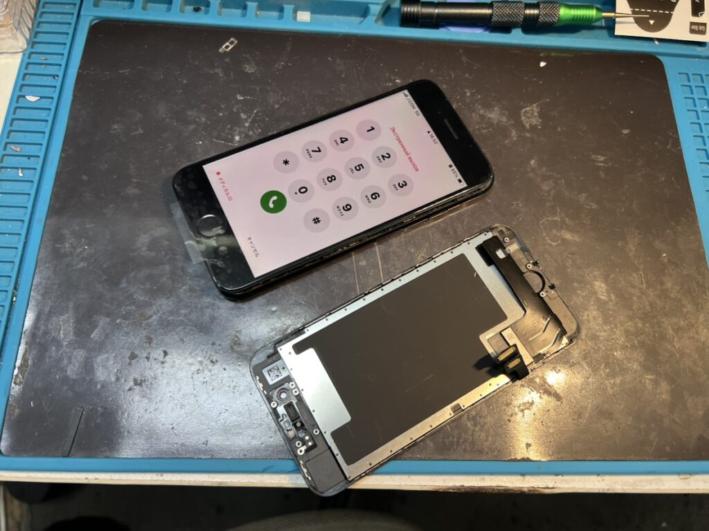 液晶交換が完了し鮮明な画面が復活したiPhone SE3の動作確認