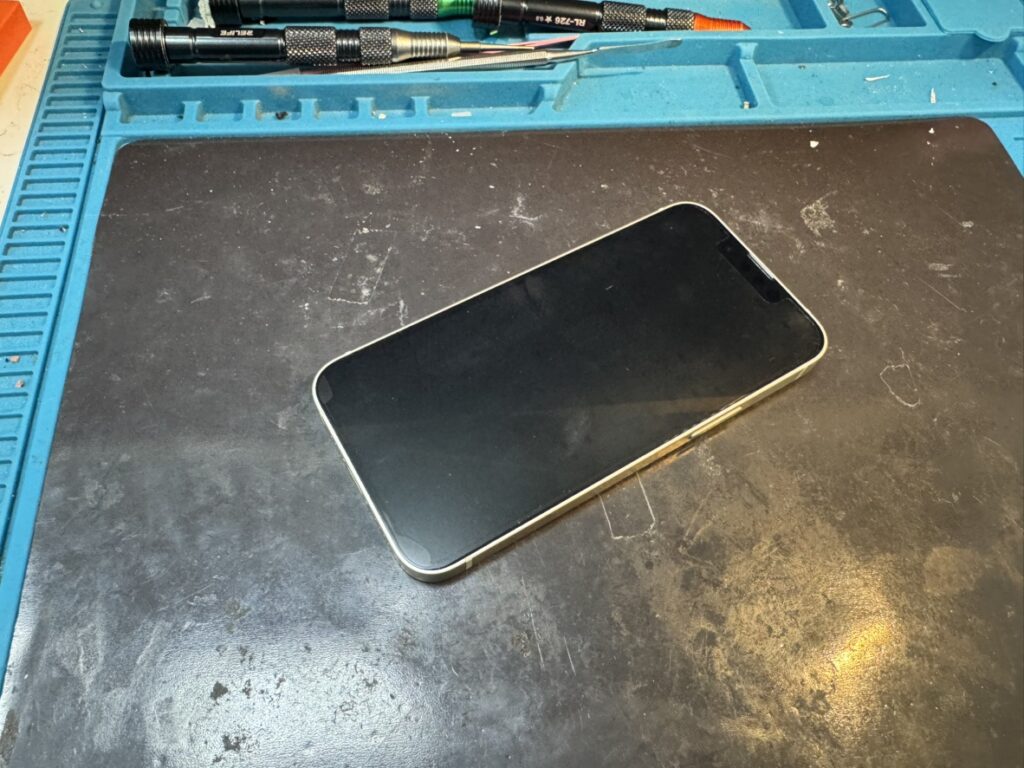 電池消耗が早いiPhone 13 miniをフェニックス横浜関内本店で受付