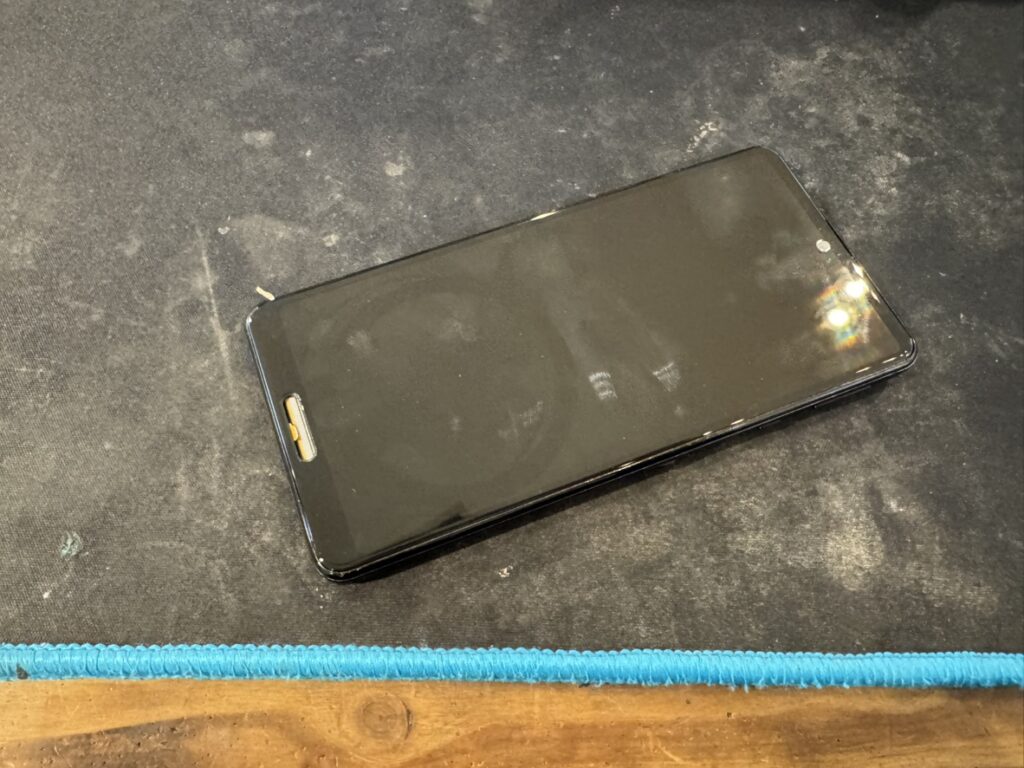 指紋センサーが外れかけたAQUOS sense4をフェニックス関内2号店で受付