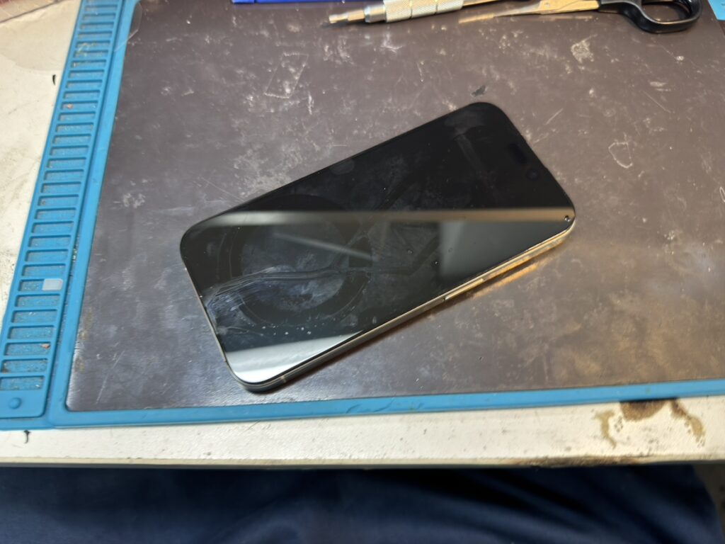 バッテリーの減りが早いiPhone 15 Proをフェニックス関内2号店で受付