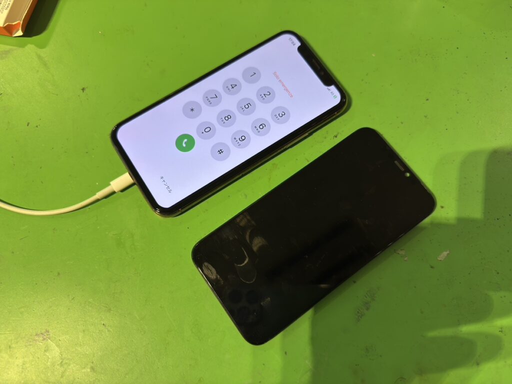 画面交換が完了し、鮮やかな表示が戻ったiPhone 11 Proの動作確認