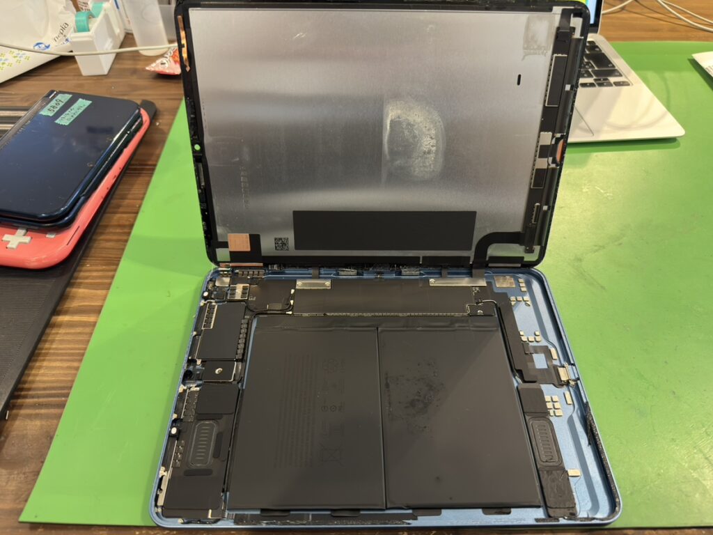 水没して起動しなくなったiPad Air 4をフェニックス関内2号店で受付