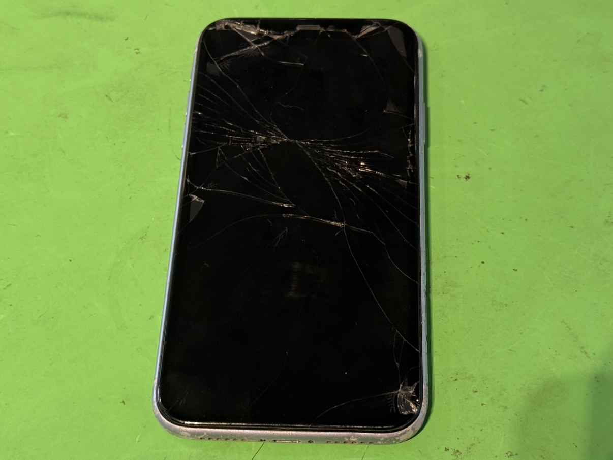 iPhone11 画面割れ　関内