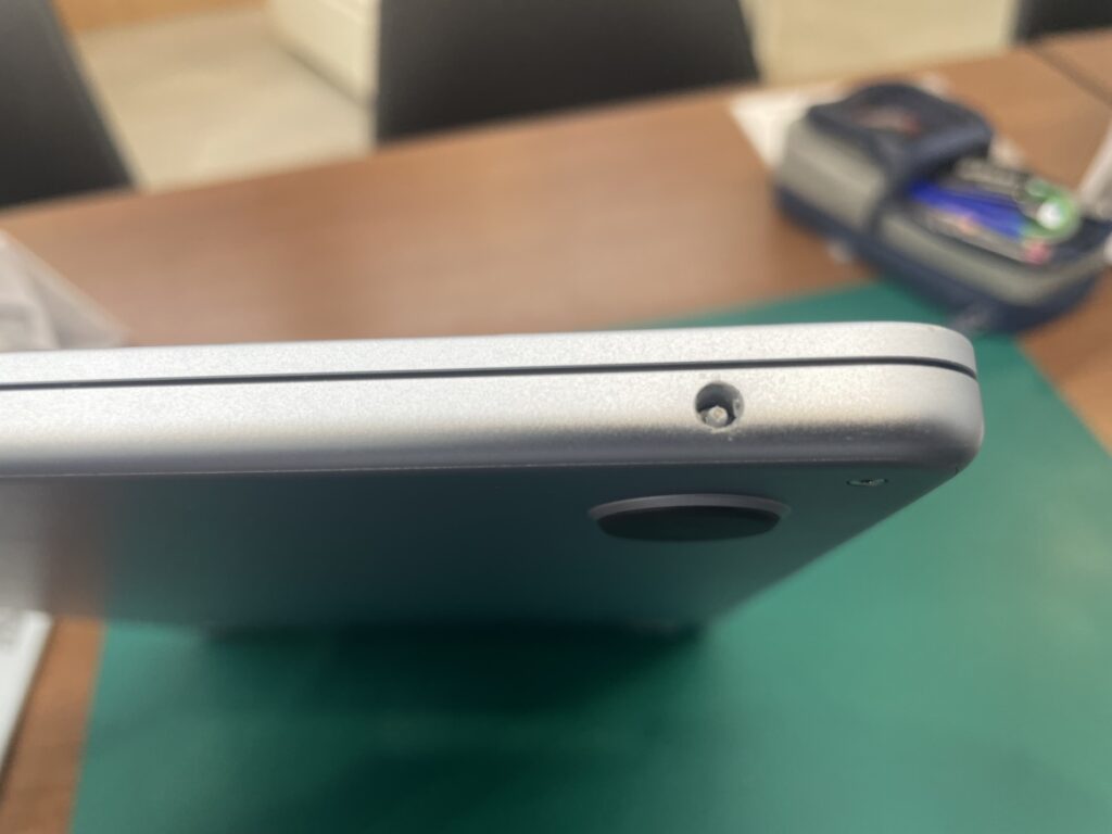 MacBook Air イヤホン端子折れ 除去 横須賀 即日修理