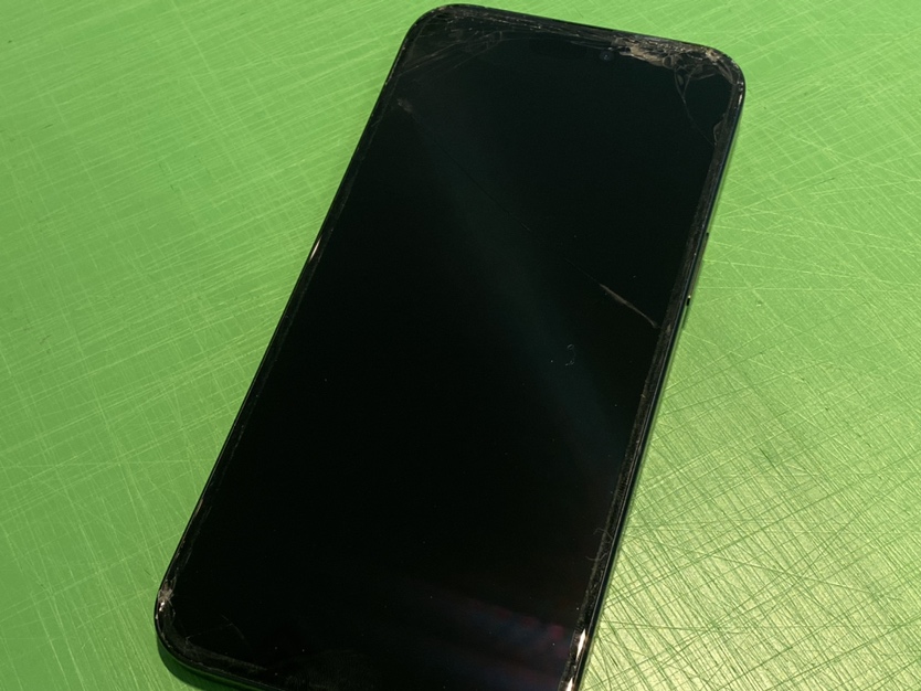 iPhone 16 Plus 画面割れ 横浜関内本店