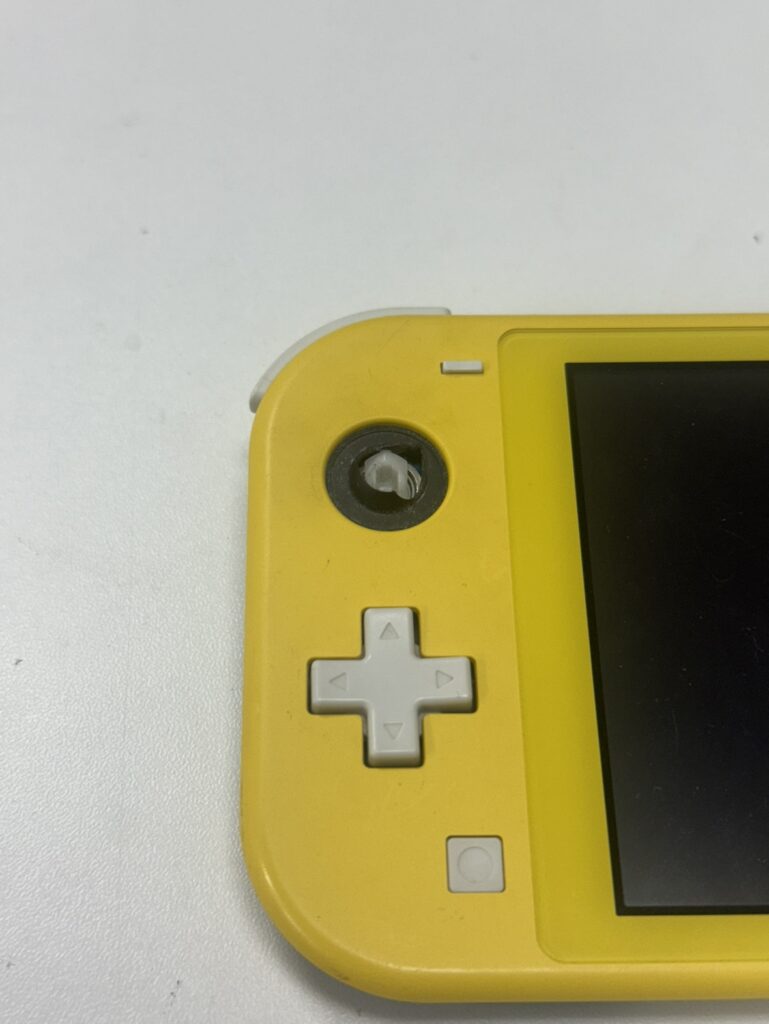 スティックが折れてしまったSwitch Lite。