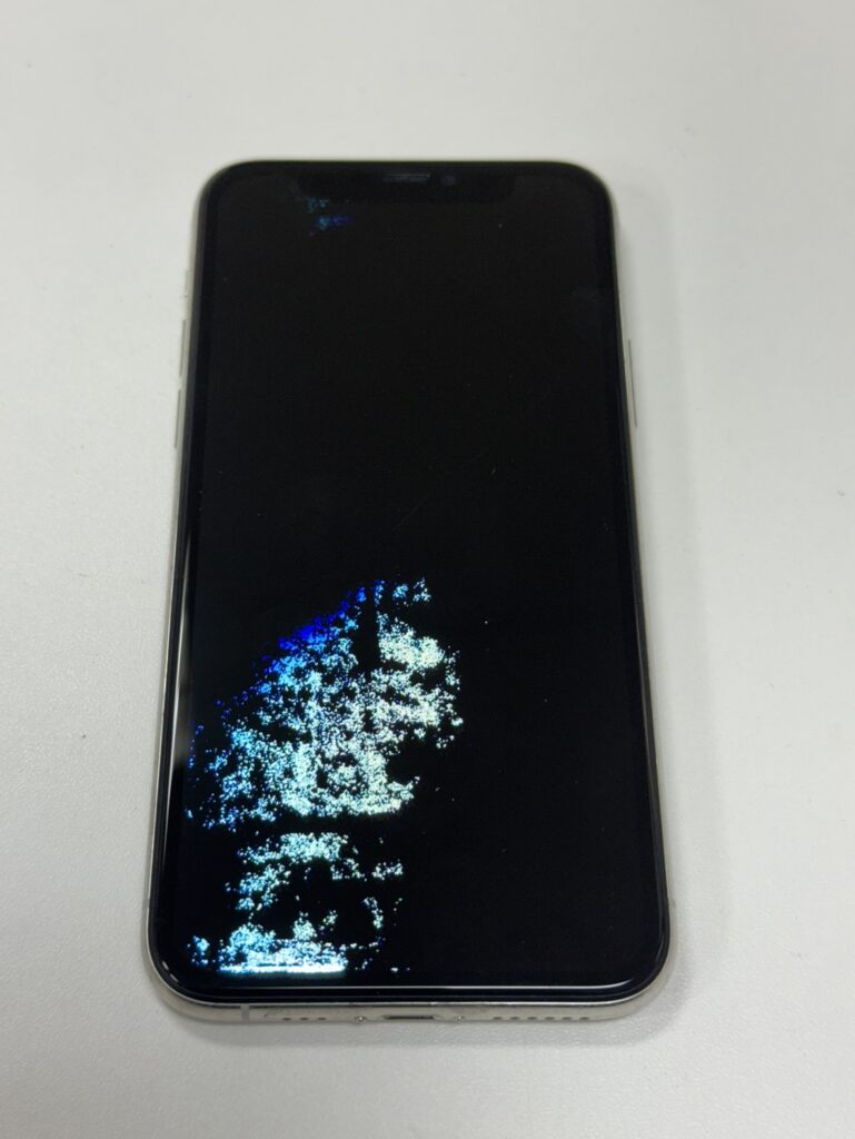 液晶が故障して映らなくなったiPhone 11 Pro。