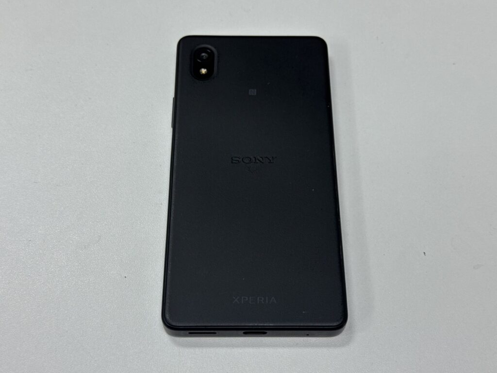 4年以上使用して劣化したXperia Ace III。