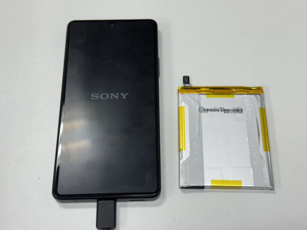 30分でバッテリー交換が完了したXperia Ace III。