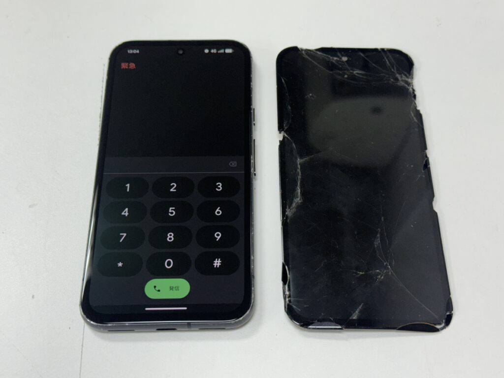 画面が割れて表示できなくなったPixel 8a。