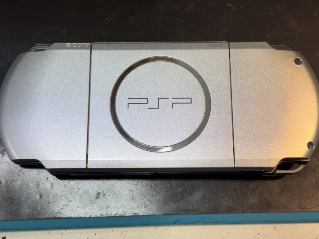 UMDが読み込めなくなったPSP-3000。