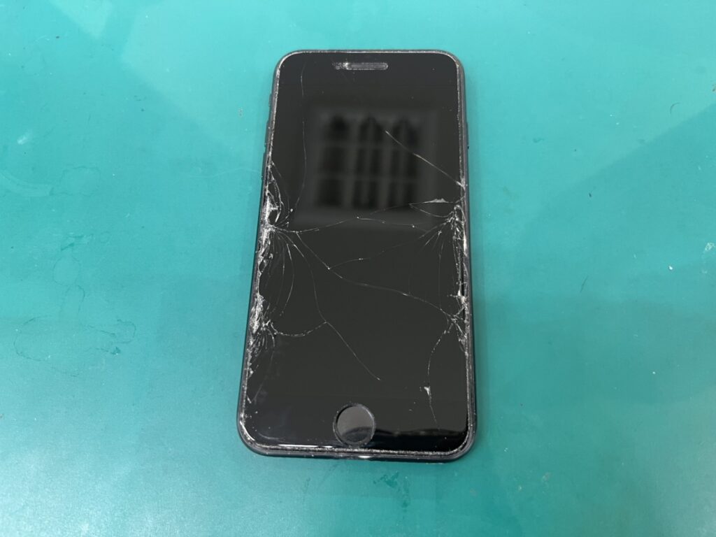 iPhoneSE(第2世代) 画面割れ 両サイド破損 画面修理 横須賀