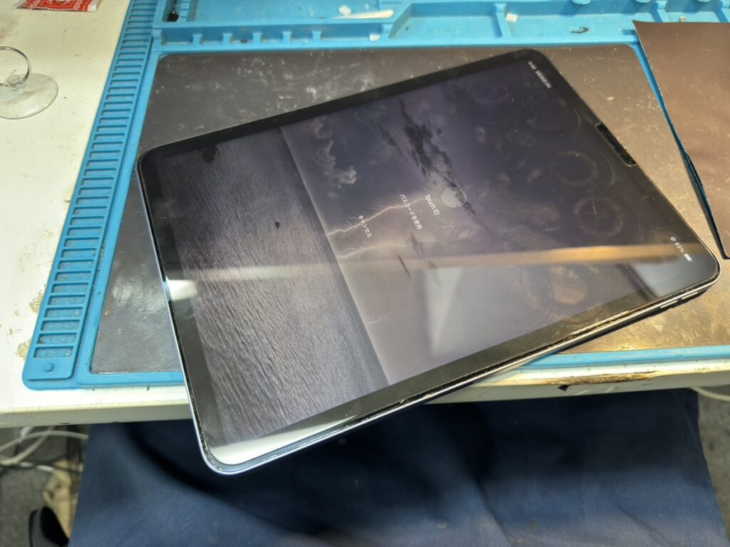 電池消耗が激しいiPad Air 4をフェニックス関内2号店で受付