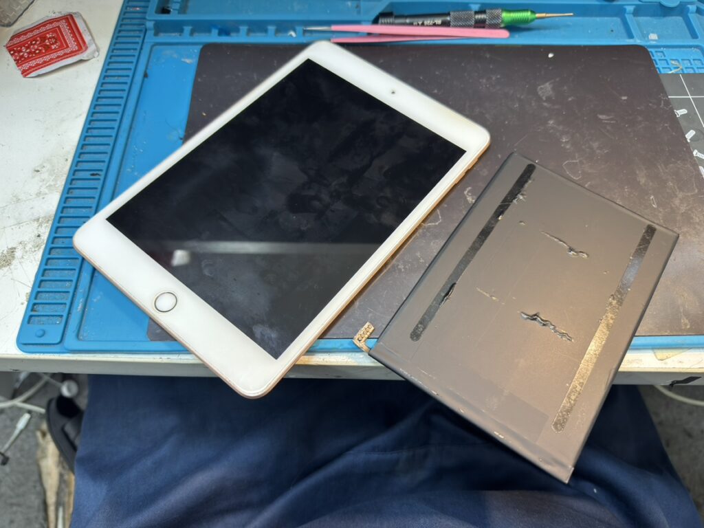 バッテリー交換が完了し、安定して動作するようになったiPad 6