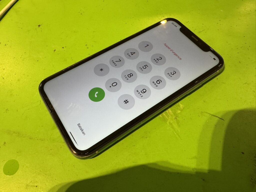 電池が劣化し充電の減りが早いiPhone 11をフェニックス関内2号店で受付