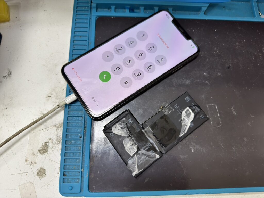 バッテリー交換が完了し、最大容量100%に復活したiPhone XS Max