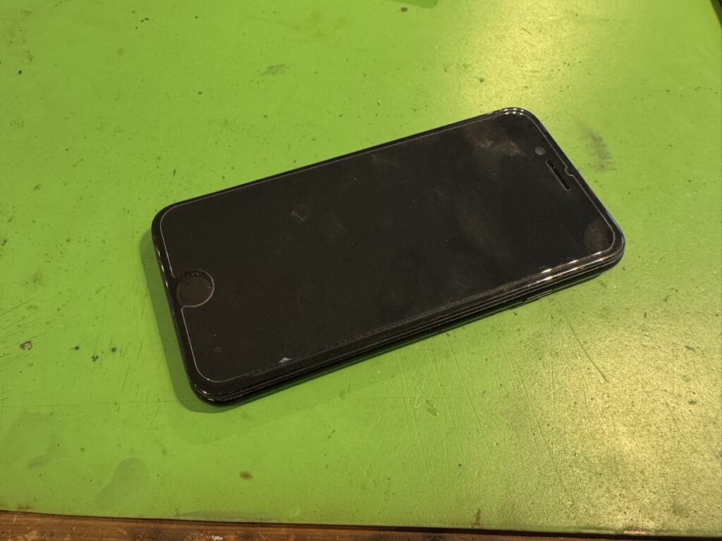 バッテリー最大容量が低下したiPhone SE3をフェニックス横浜関内本店で受付
