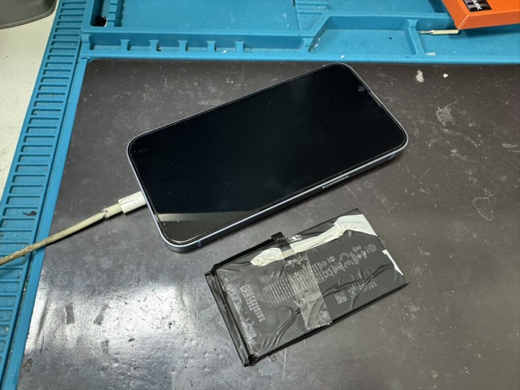 電池交換を終え最大容量が100%に復活したiPhone14の画面