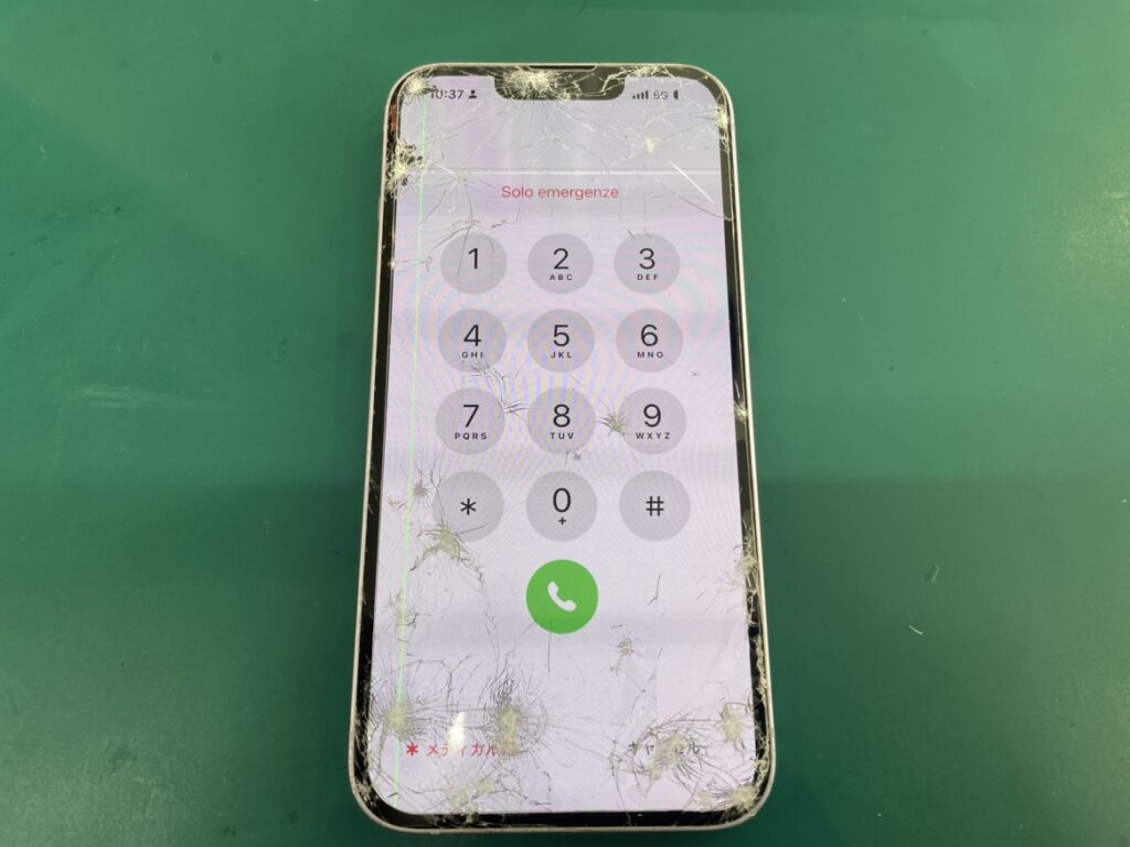 iPhone13 画面割れ 液晶に緑線 画面修理 横須賀