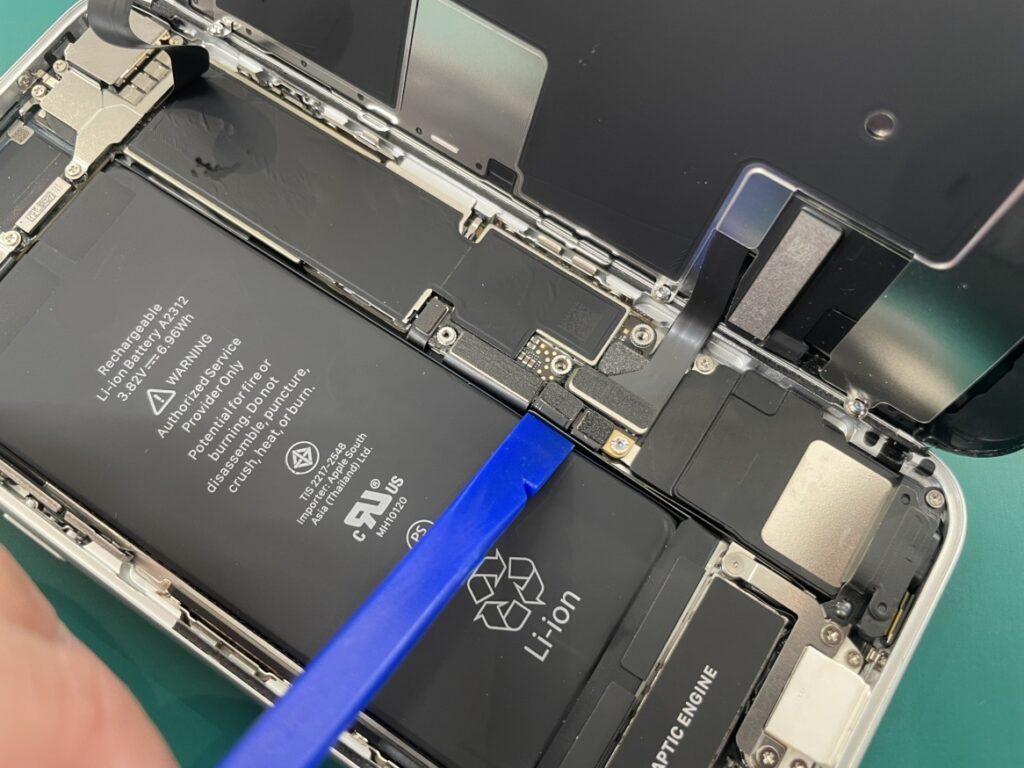 iPhoneSE2 電池交換作業 内部清掃修理 横須賀
