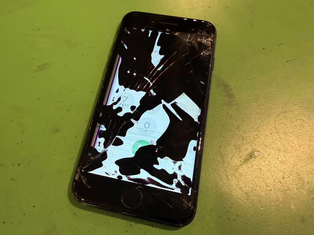 iPhone SE2 画面破損修理　関内