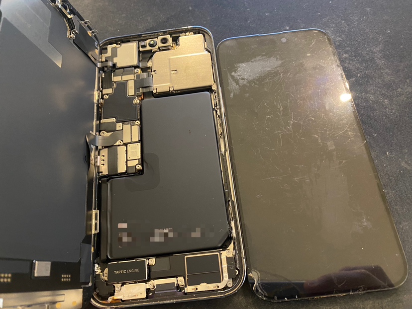 iPhone 14 Pro Max　画面交換　横浜関内本店