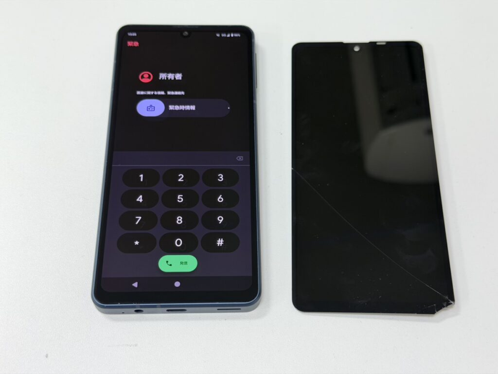 40分で画面交換が完了し、ノイズのない鮮明な表示に戻ったAQUOS sense8。