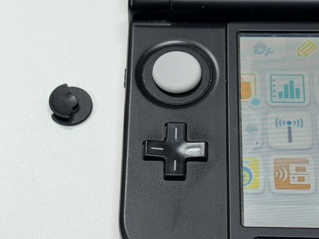 15分でグリップ交換が終わり、操作性が元通りになった3DS。