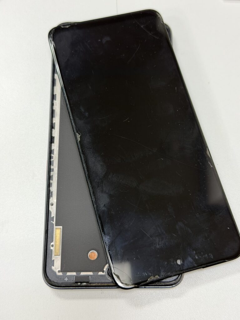 約60分で画面交換が終わり、美しいディスプレイが復活したNubia Neo 2。