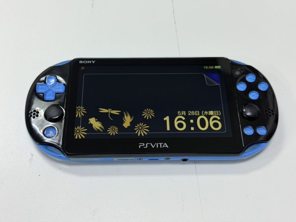 60分で液晶交換が終わり、鮮やかにゲーム画面が映ったPS Vita。