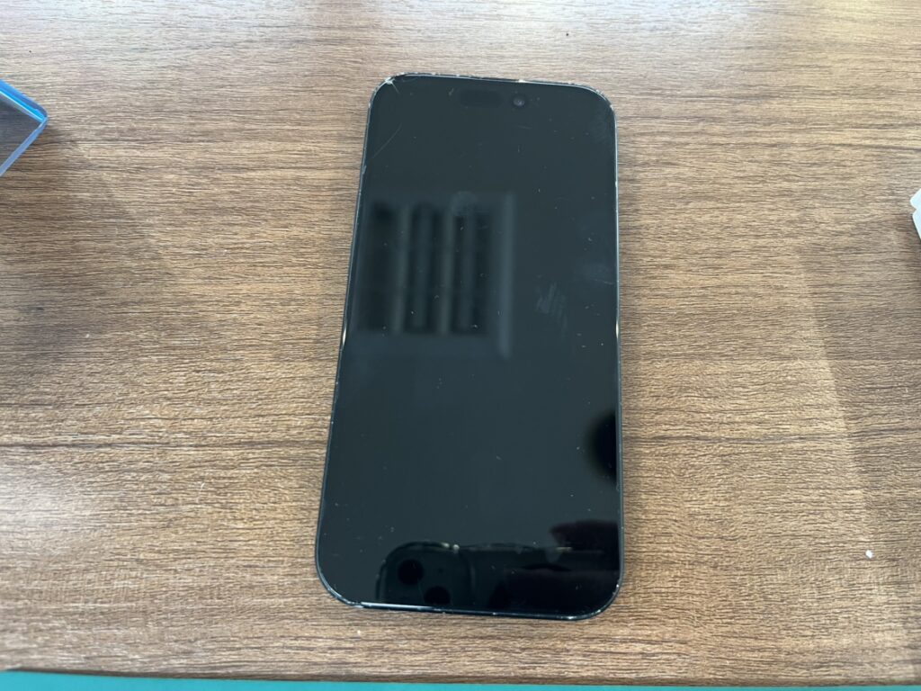 iPhone 15 画面ひび 液晶真っ暗 ブラックアウト修理 横須賀