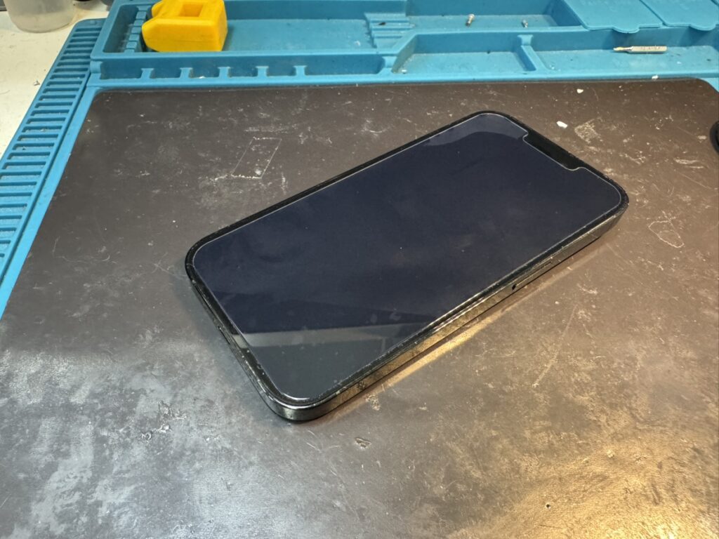 電池の減りが早いiPhone 14 Proをフェニックス関内2号店で受付