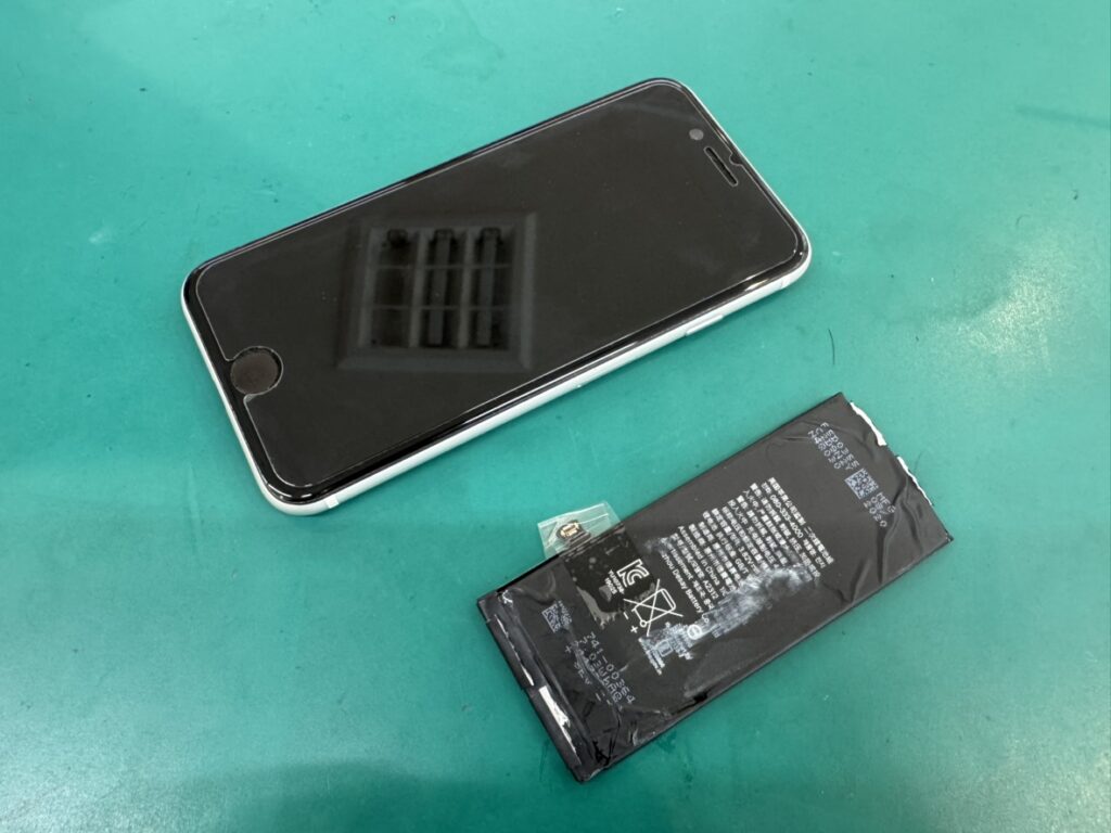 電池交換を終え最大容量が100%になったiPhoneSE2