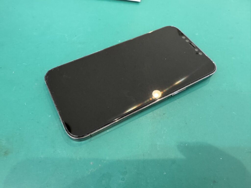 バッテリー劣化により充電の減りが早いiPhone12ProMaxの受付時
