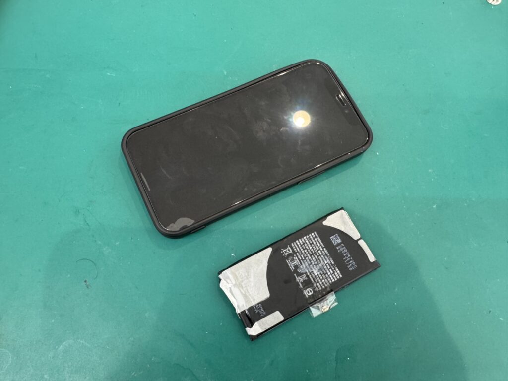 バッテリー交換を終えて最大容量が100%に復活したiPhone 12 miniの画面