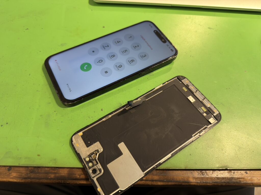 画面交換を終えピカピカに直ったiPhone14ProMaxのディスプレイ