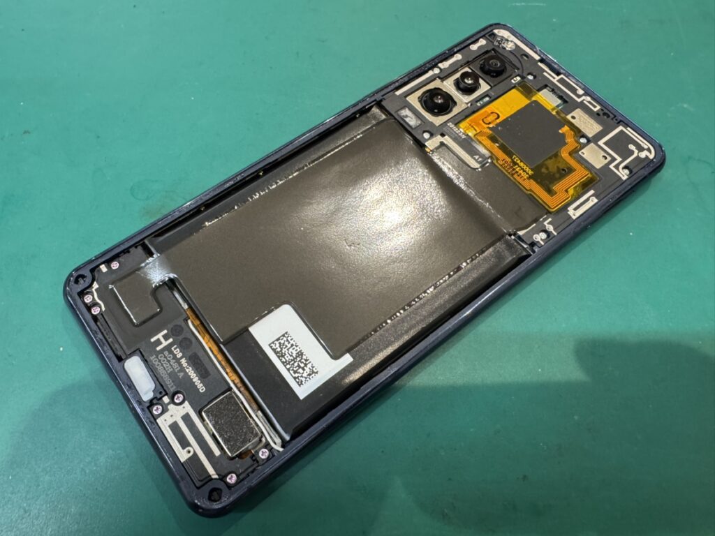 横須賀エリアから受付したガラスが激しく割れたXperia 5 Ⅱ