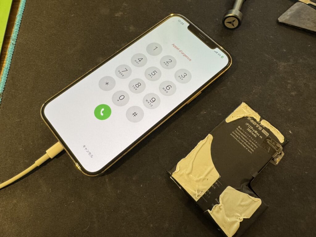 バッテリー交換を終えて最大容量が100%に復活したiPhone