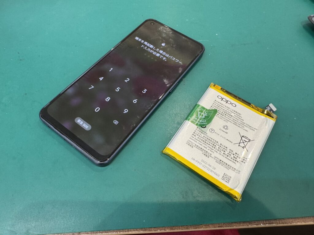 バッテリー交換を終えて充電持ちが大幅に向上したOPPO Reno7 A