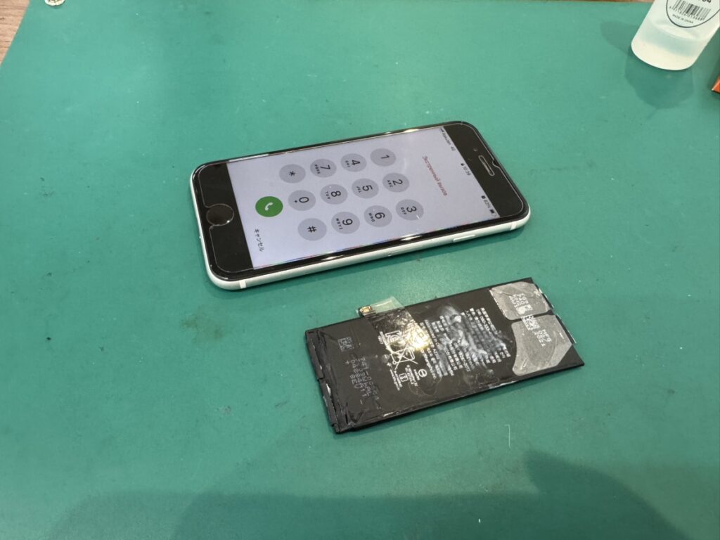 バッテリー交換を終えて最大容量が100%に復活したiPhone