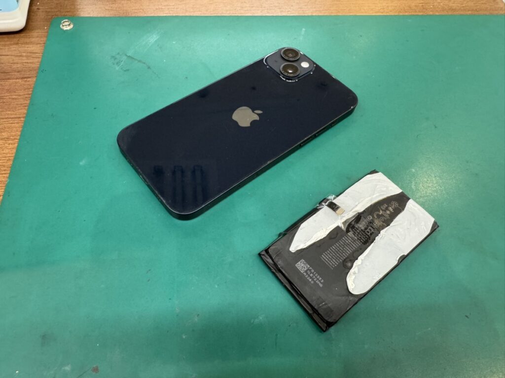バッテリー交換を終えて最大容量が100%に復活したiPhone