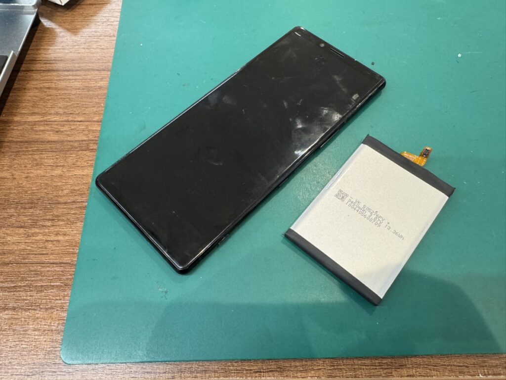 バッテリー修理を終えて充電持ちが大幅に向上したXperia 1の本体