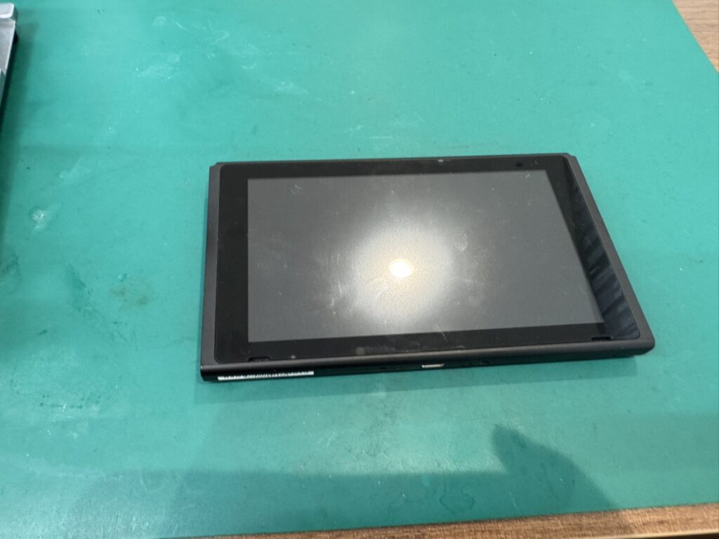 三浦エリアから受付した音は鳴るが液晶が映らなくなったNintendo Switch