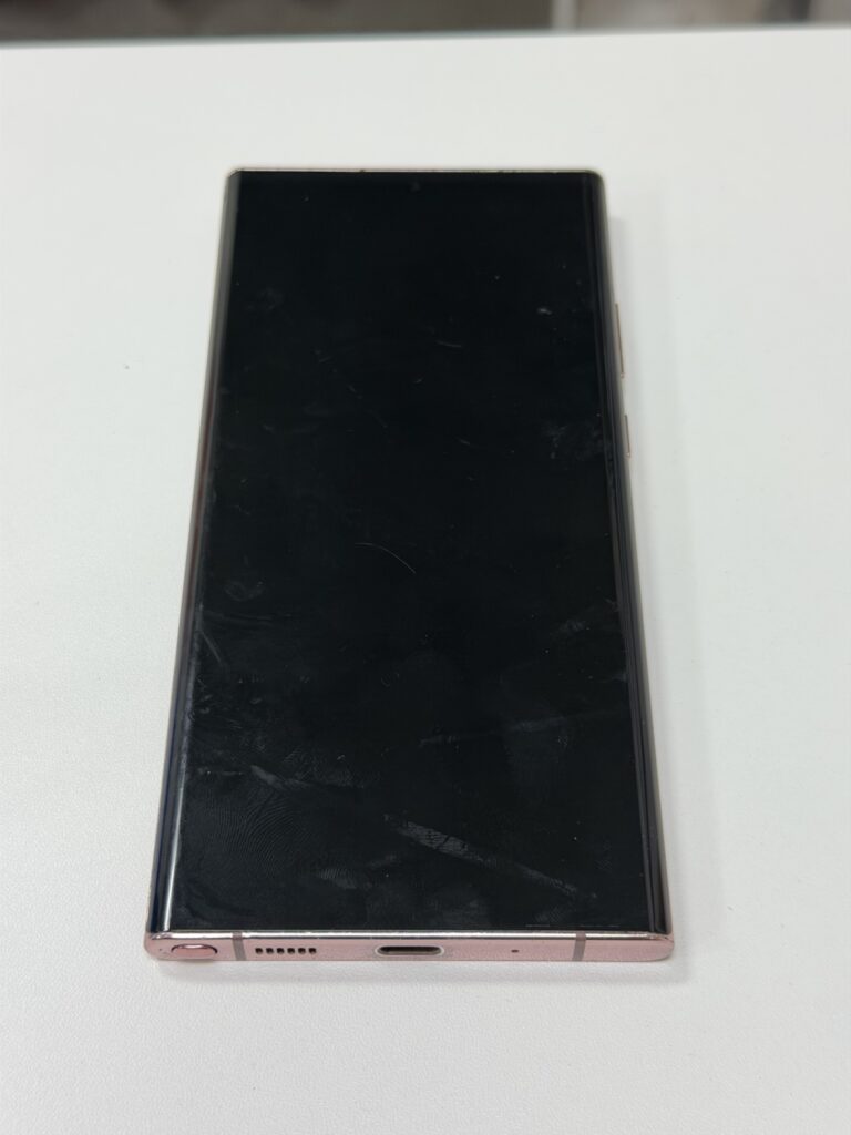 画面が激しく割れて全く表示されなくなったGalaxy Note20 Ultra。