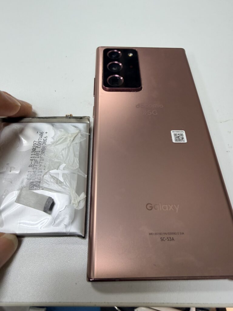 30分で新しいバッテリーへの交換が終わり、裏蓋も隙間なく綺麗に閉じたGalaxy Note20 Ultra。