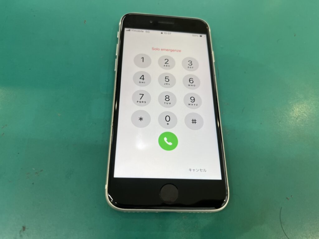 iPhone SE (第3世代) バッテリー膨張 画面左下白光り 横須賀
