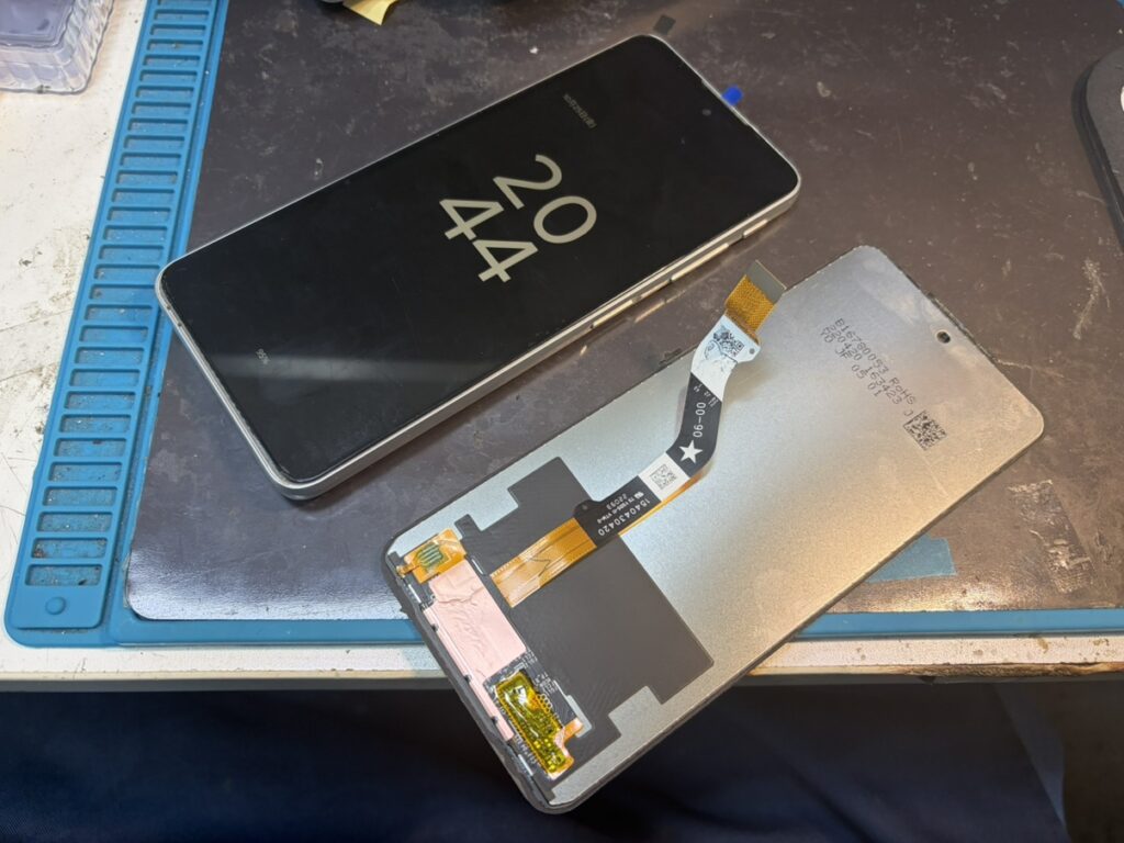 新しい液晶パネルに交換され綺麗に画面が映るようになったg52j 5G