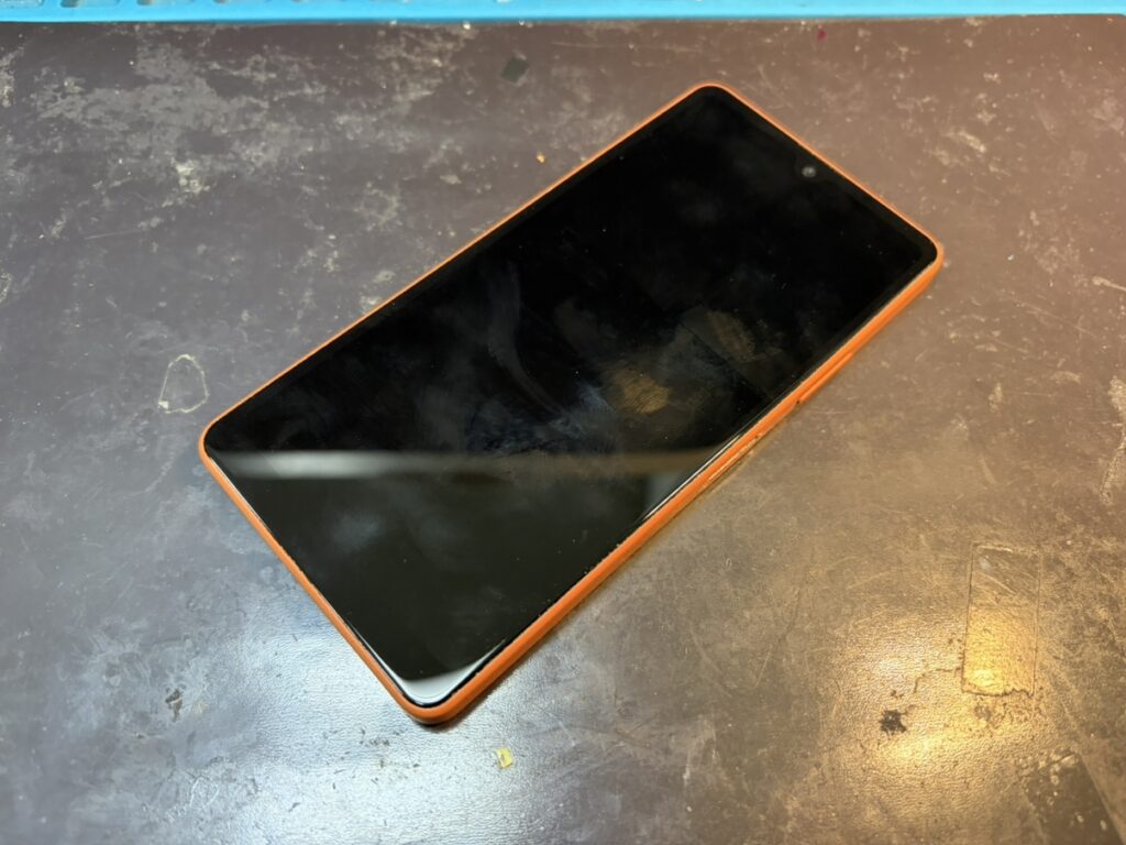 Xperia Ace IIIのスリープボタンが押せない修理前の状態