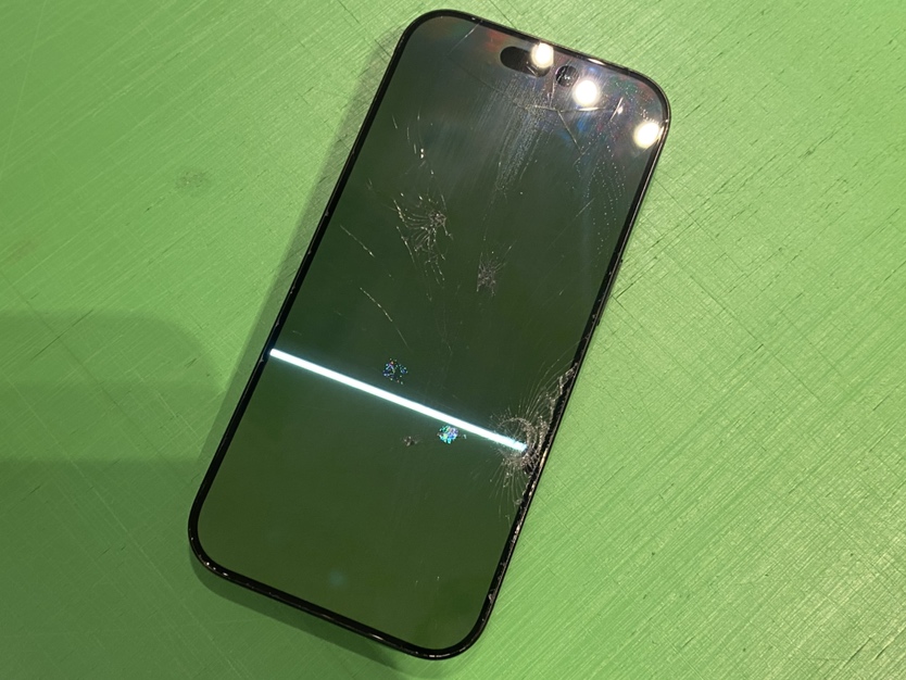 iPhone15 画面故障 横浜関内本店